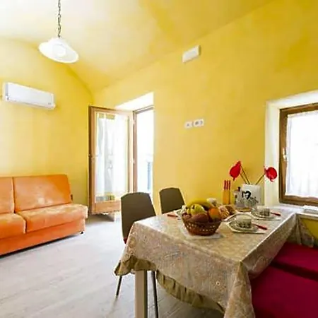 Alojamento de Acomodação e Pequeno-almoço Maisonrua' 3*